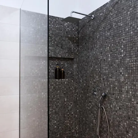 La Vie En Abela Mégas Yialós-Nítes